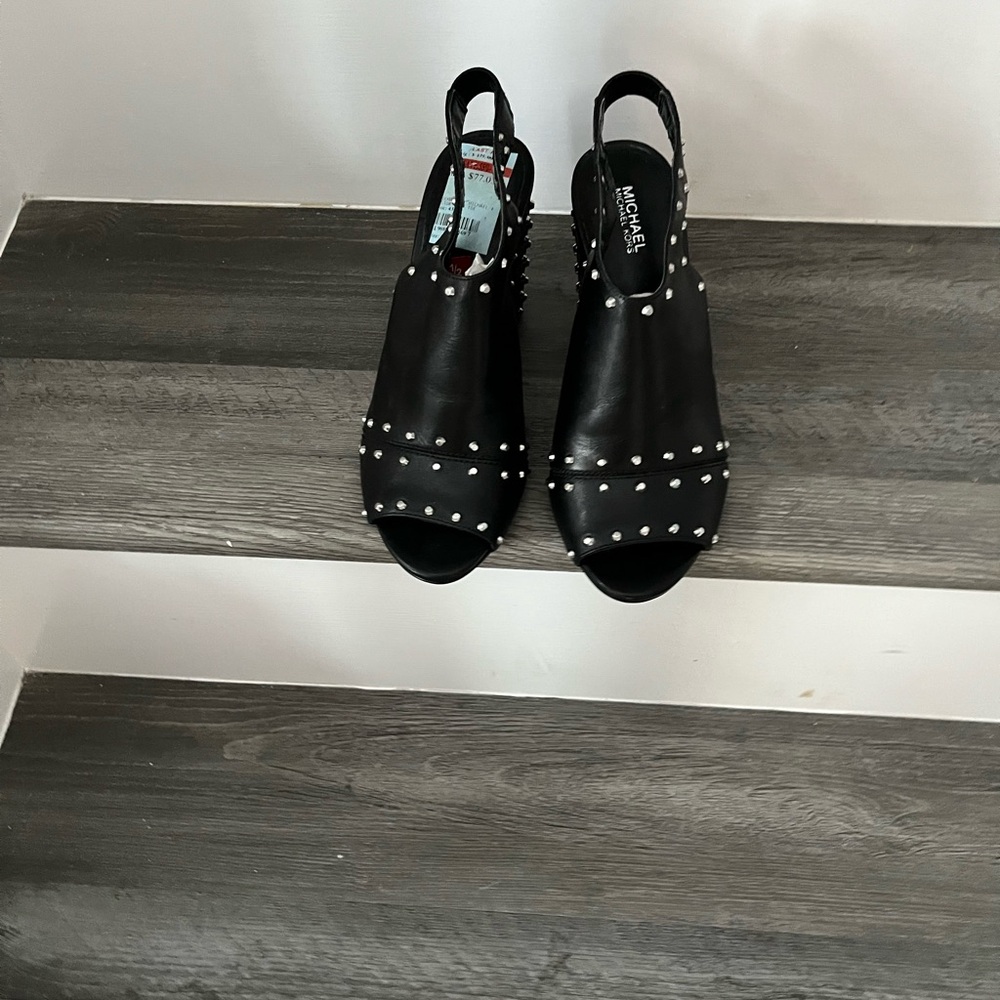 Gorgeous Michael Kors studded open toe sling back sandals - Picture 5 of 6